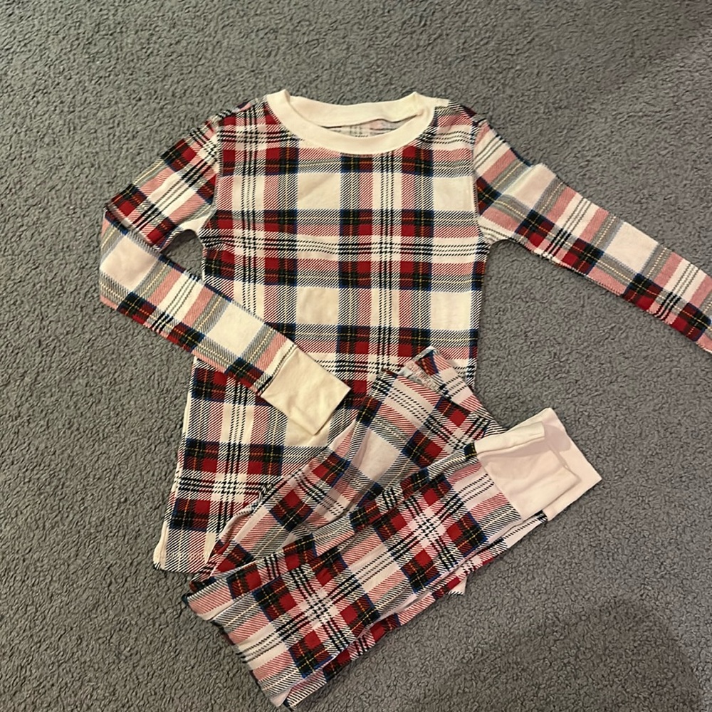Old Navy kids pajama set - size S (6)